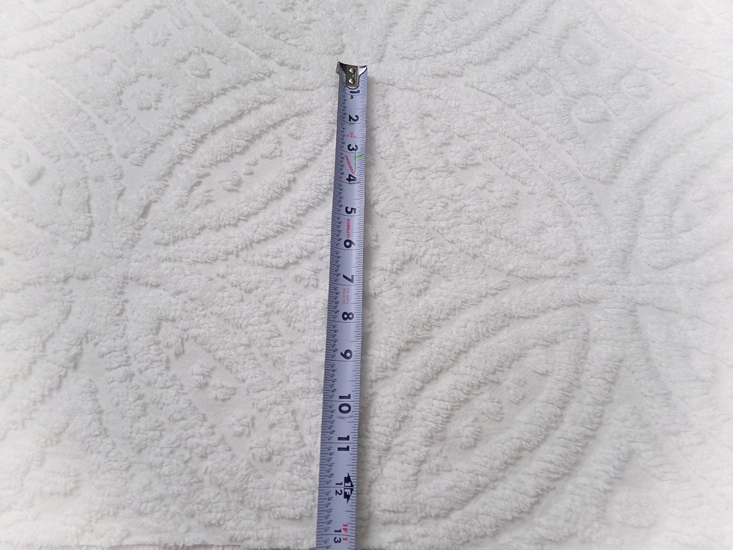 Elegant White Chenille Fabric Vintage Style Leaf Petal Medallion 20x24" Sewing & Quilt Material