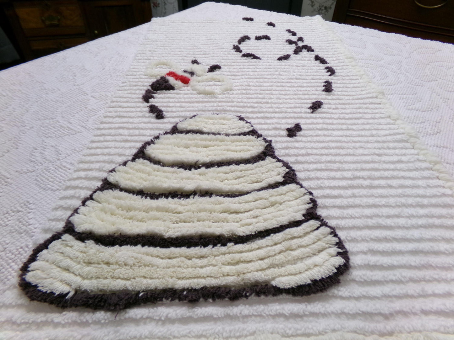 Busy Bee Vintage Chenille Bedspread Fabric, Novelty Sewing Material 15" x 28" Piece