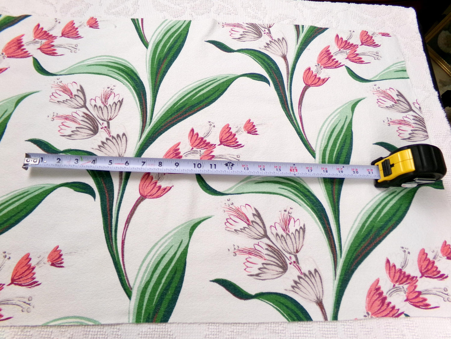 BOTANICAL Barkcloth Vintage Fabric, Tropical Leafy Florals on White, 1940s sewing material, 19" x 29"