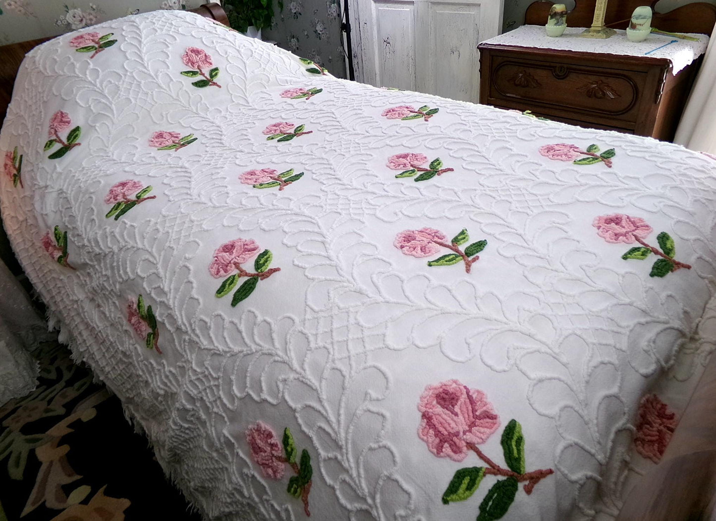 Pink Rose Vintage Chenille Bedspread, White Cotton Full Size Bedding, Accent Fringe