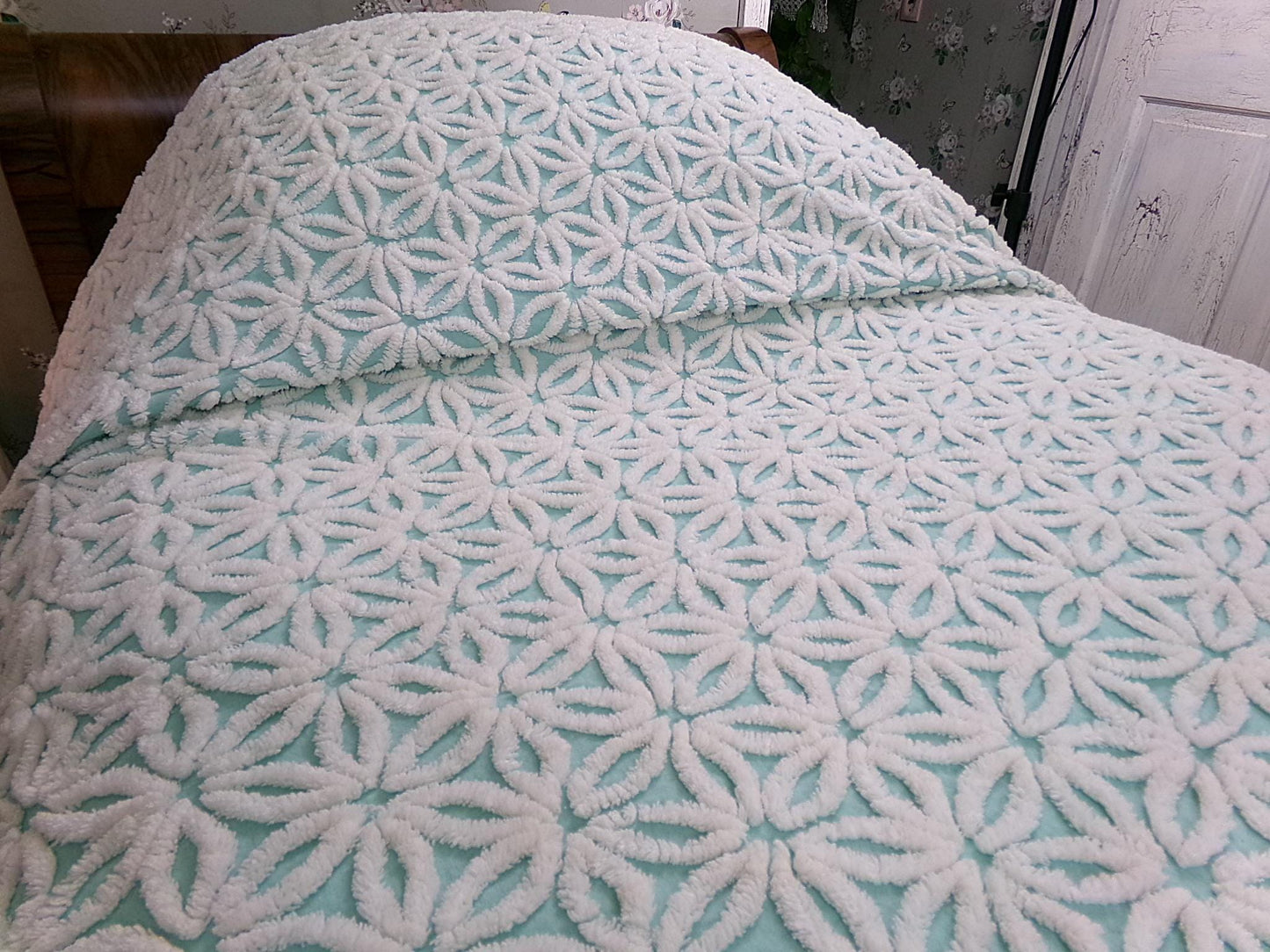 Vintage White Daisy Aqua Chenille Bedspread, Cottage Style Twin Size Bedding