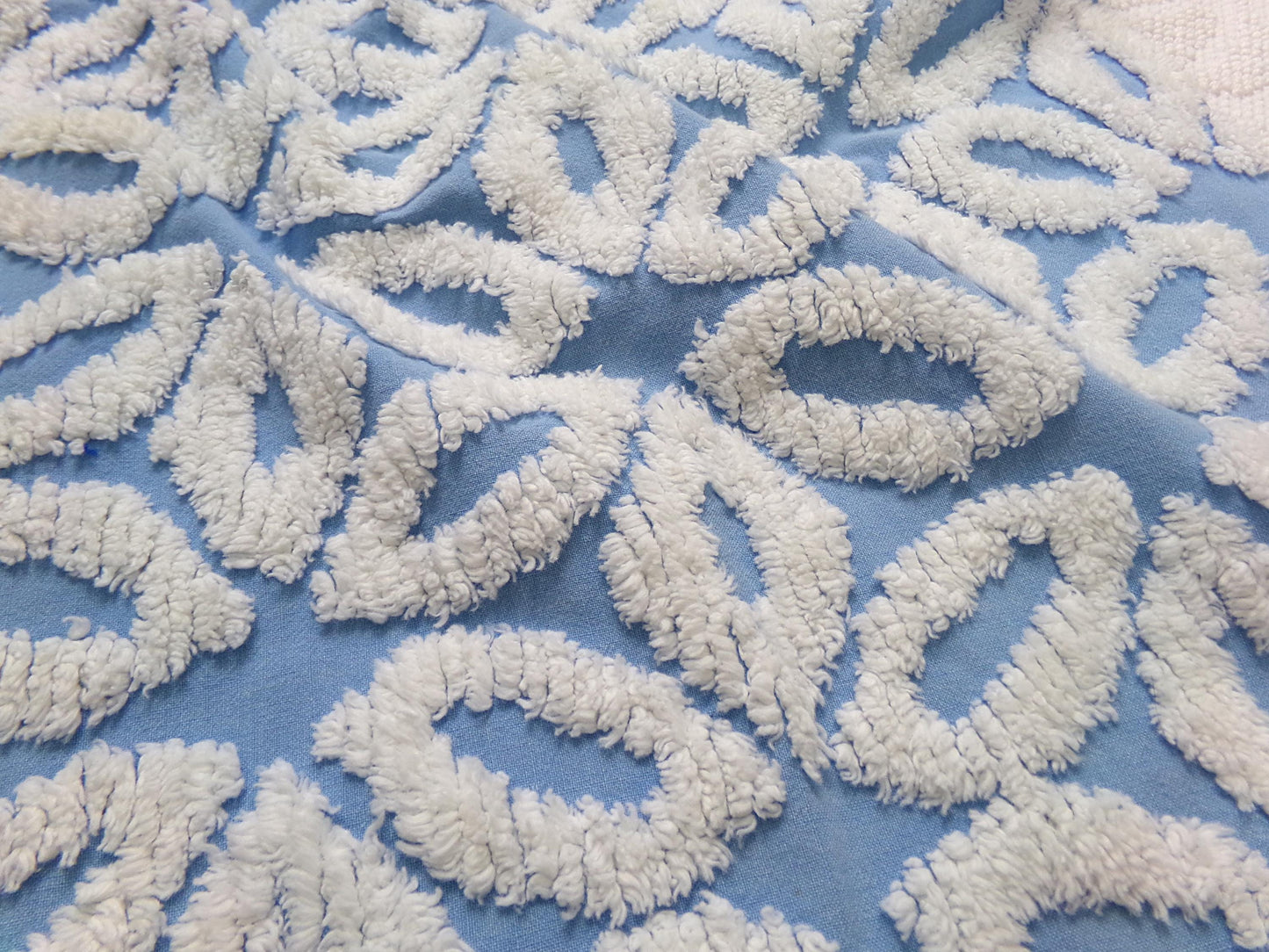 vintage daisy chenille fabric, blue & white quilt material 18" x 24"