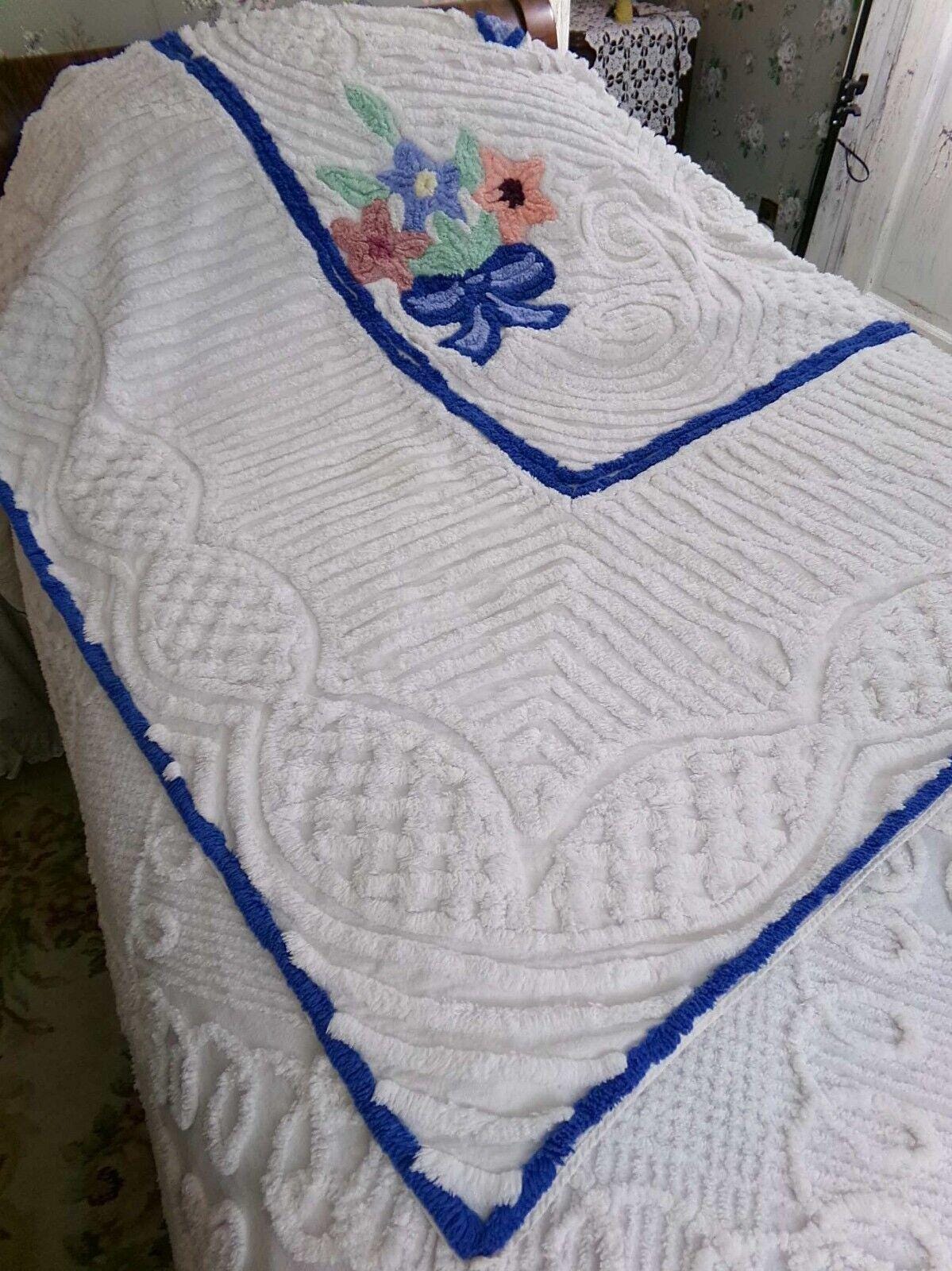 Charming Vintage Chenille Bedspread Plush Bow Flower Bouquets, Twin Size White Cotton Bedding