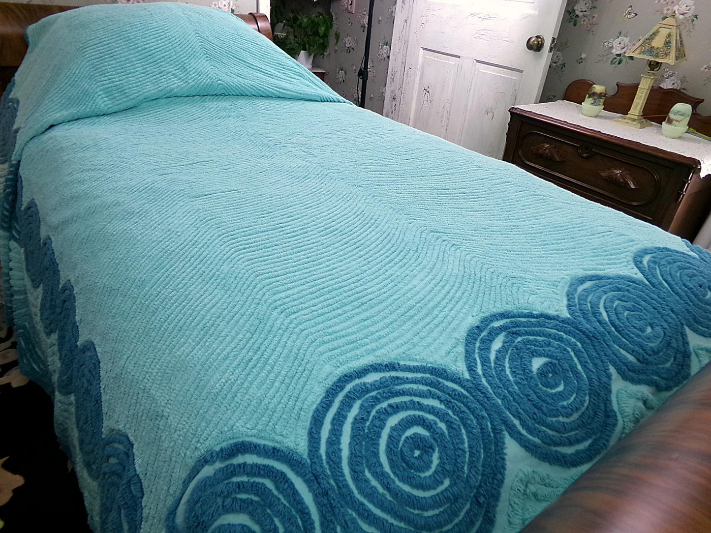 Vintage Chenille Bedspread Dramatic Swirling Waves, Full Size 100% Cotton Bedding
