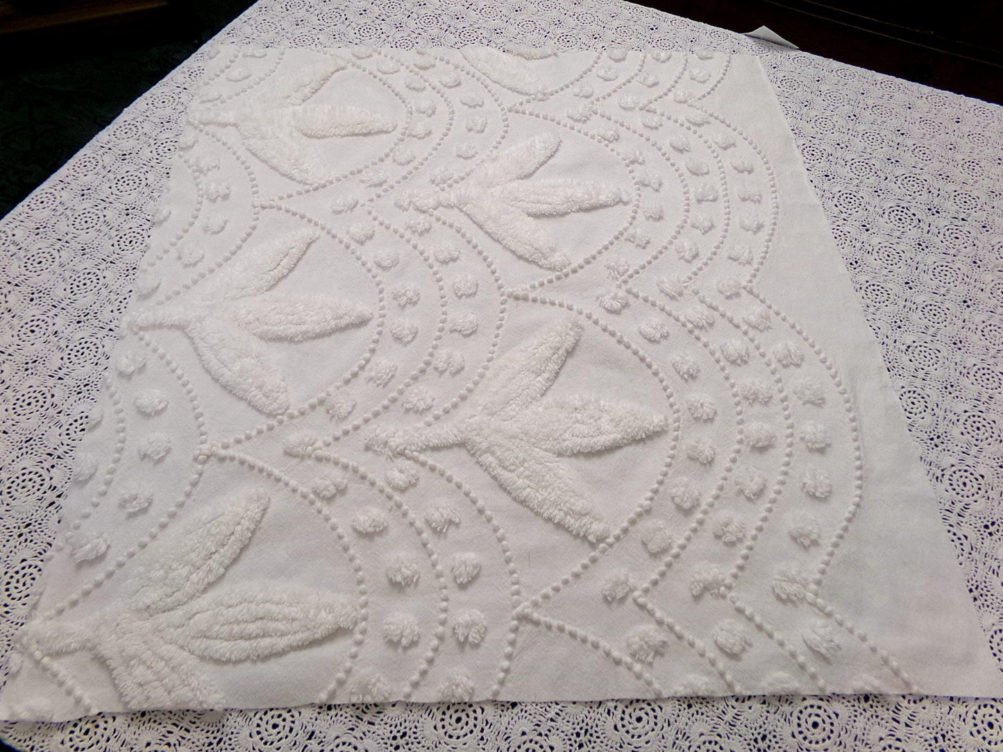 Vintage Chenille Fabric Dimensional Scallop Fan Leaf Design 22x23"