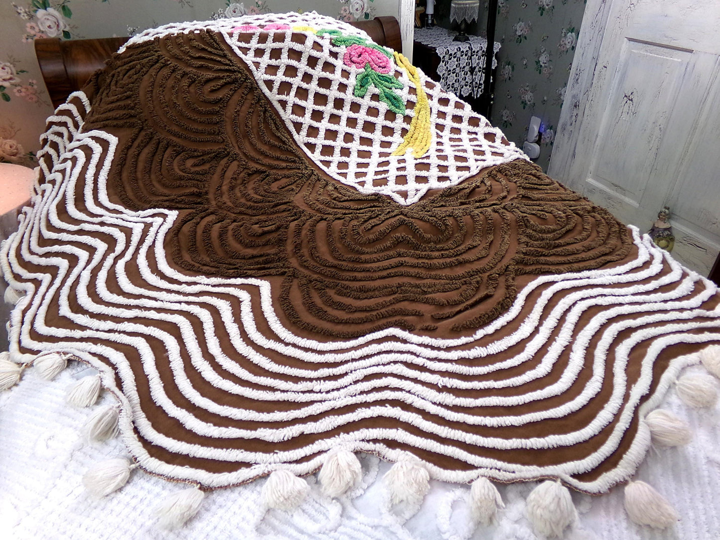 Vintage Chenille Bedspread Chocolate Brown Flower Basket Scallop Pom Pom Trim Full