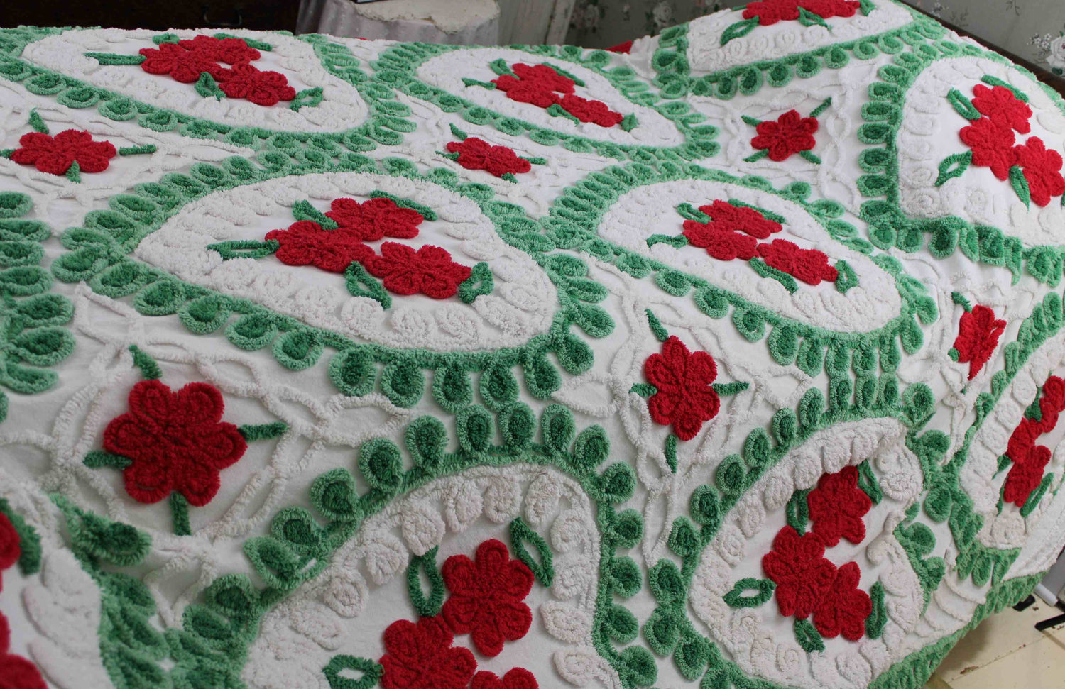 Vintage Chenille Bedspreads | Authentic 1930s-2000s