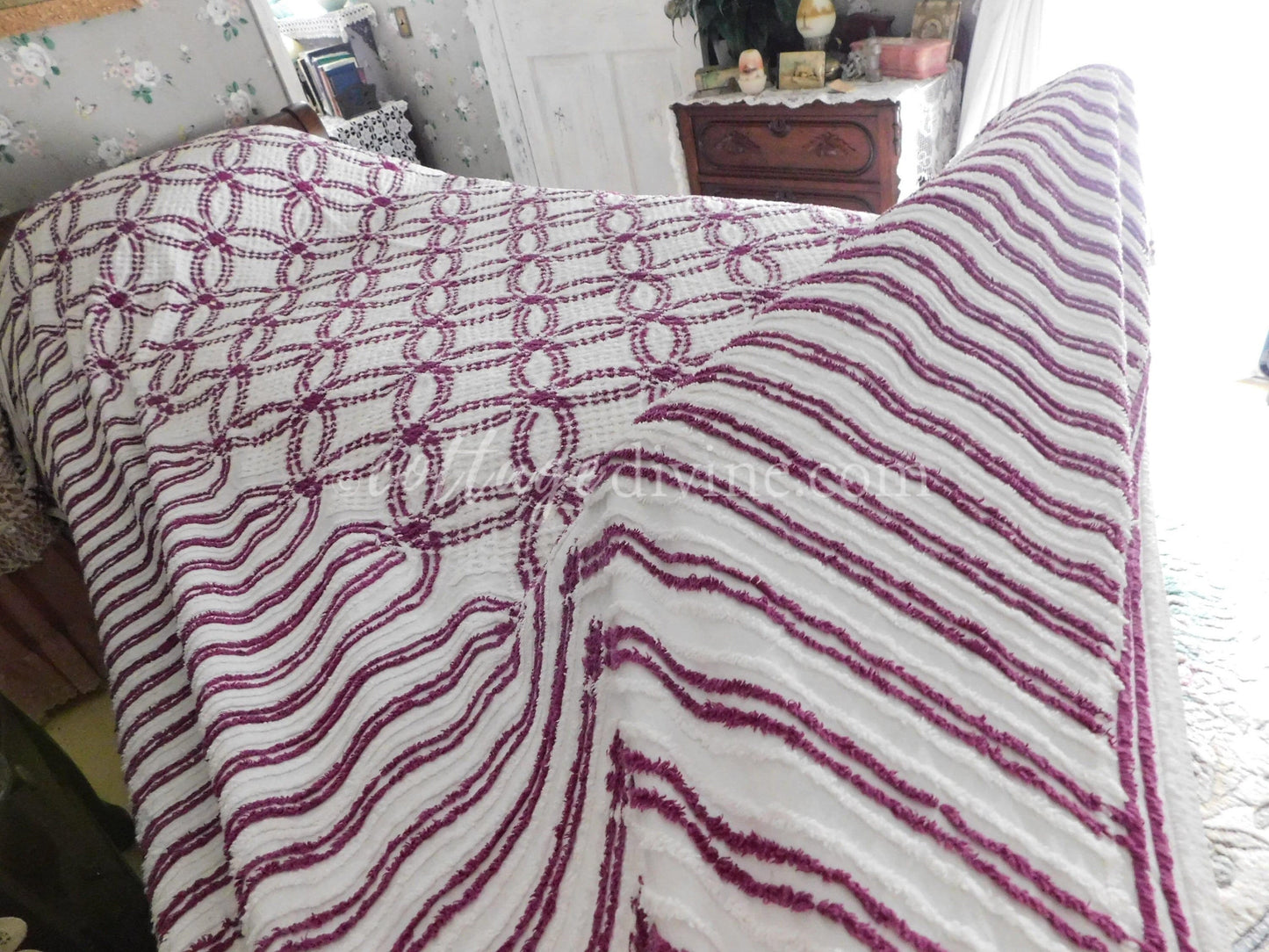 Plum Berry Vintage Chenille Bedspread, Geometric Wedding Ring Pattern, Full Size Bedding