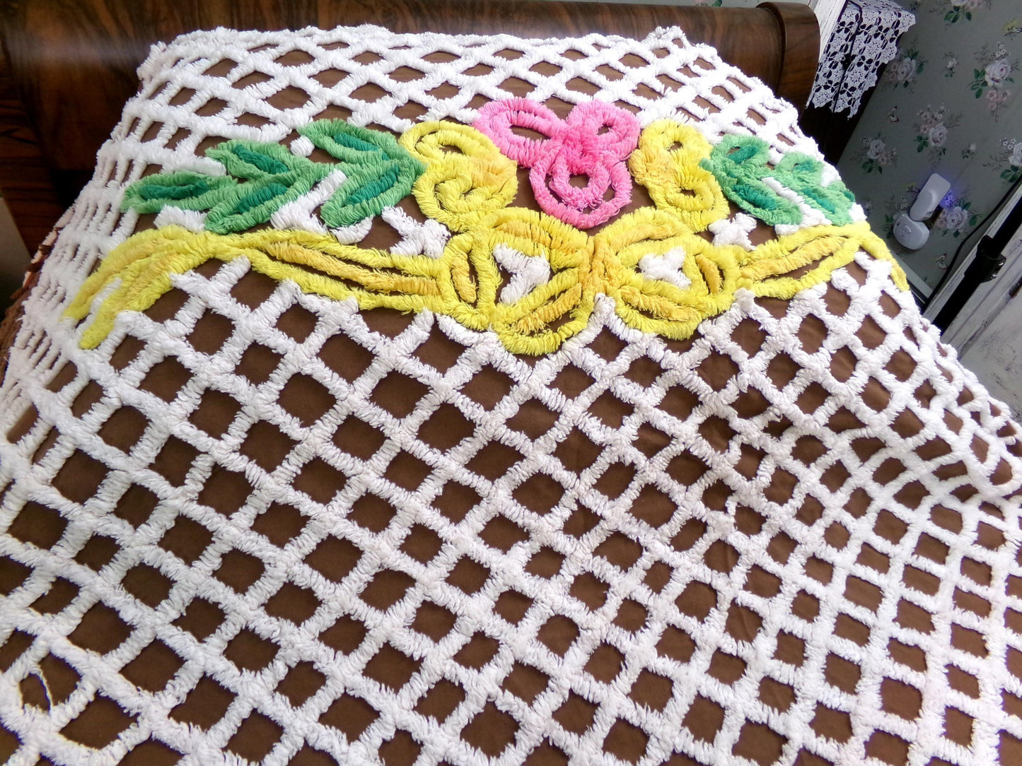 Vintage Chenille Bedspread Chocolate Brown Flower Basket Scallop Pom Pom Trim Full