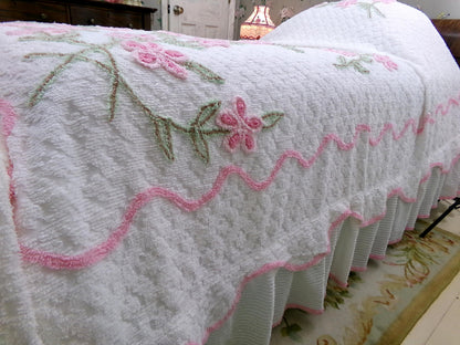 vintage white & pink chenille bedspread, climbing cottage flowers on a vine, full size cotton summer bedding w/ ruffle skirt