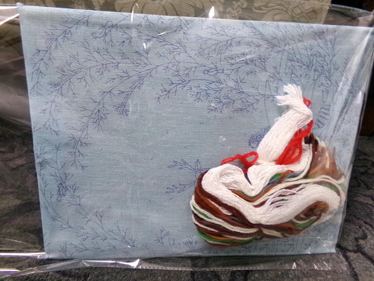 WOODLAND WATCH Vintage Crewel Embroidery Kit, Paragon Stitchery 0615, Winter Wonderland