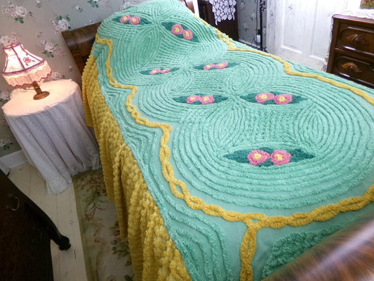 glowing gold & green chenille bedspread with pink roses, attached ruffle skirt sides, twin size vintage cottage style bedding