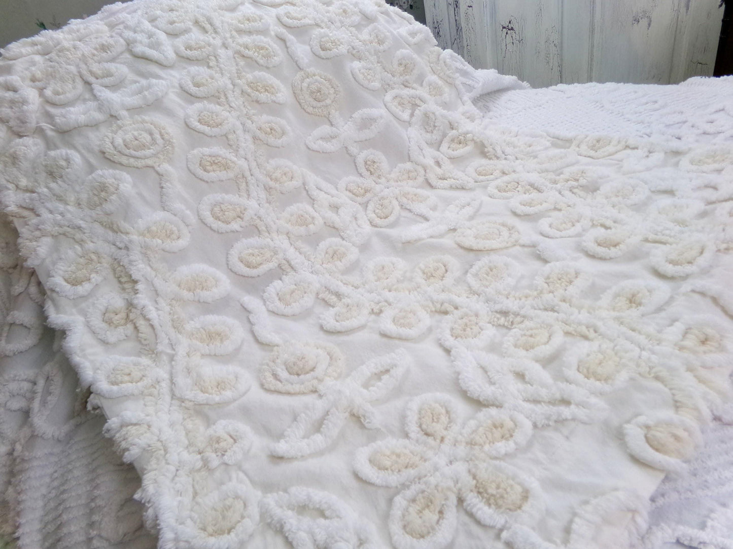 vintage canyon group chenille pillow sham, cream wedding cake design with envelope back, SINGLE, not a pair