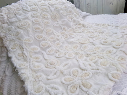 vintage canyon group chenille pillow sham, cream wedding cake design with envelope back, SINGLE, not a pair