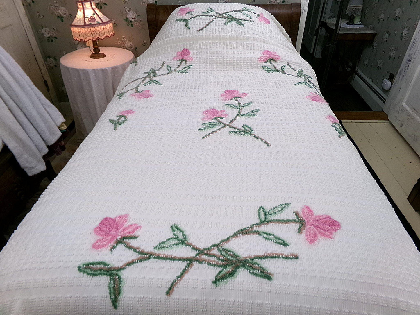 Vintage White Chenille Bedspread Wispy Pink Roses Hobnail Full Double Cottage Farmhouse