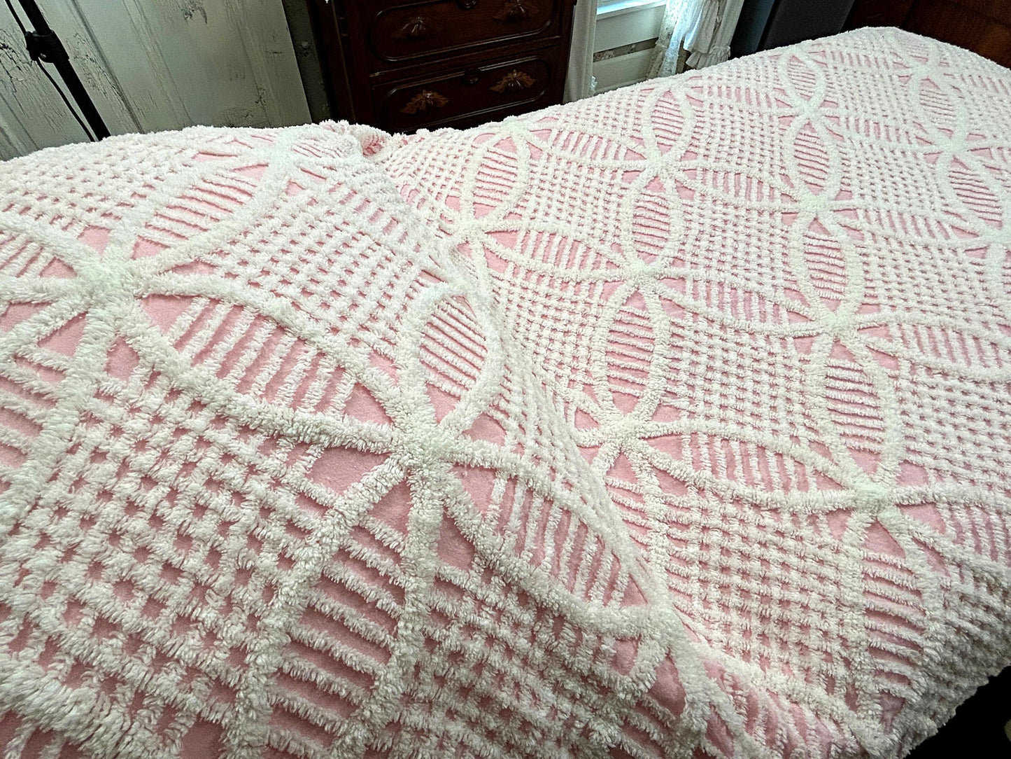 Vintage Chenille Bedspread Pink White Wedding Ring Pattern Cottage Farmhouse