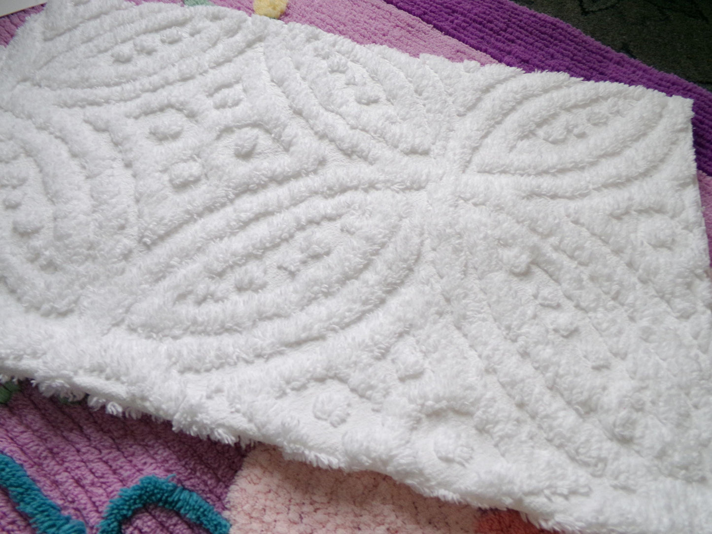 Elegant White Chenille Fabric Vintage Style Leaf Petal Medallion 20x24" Sewing & Quilt Material