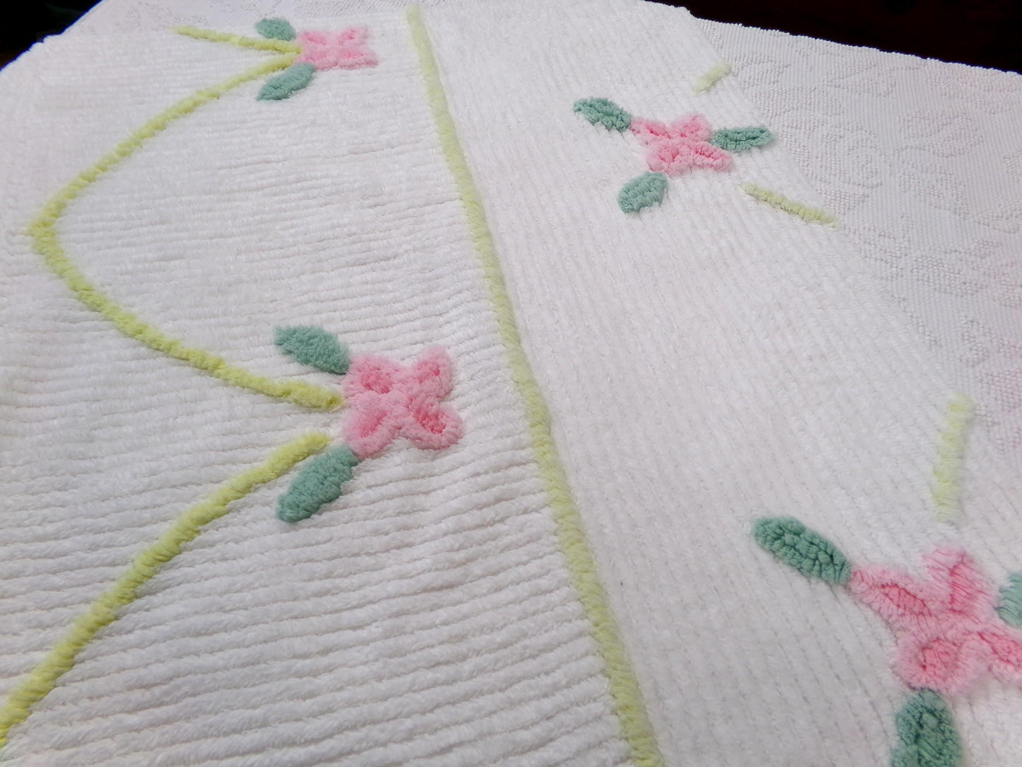 floral vintage chenille bedspread fabric, swinging roses quilt material, 25" x 24"