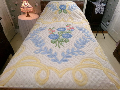 Vintage 1950s Buttercream Floral Chenille Bedspread Heavyweight, Full Size Boxed Fitted Design