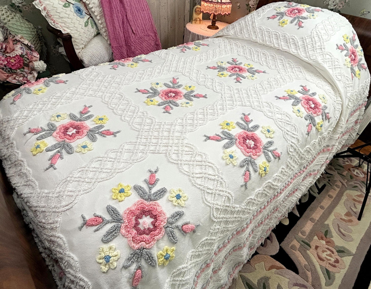Vintage Chenille Bedspread Farmhouse Quilt Style Rose Floral Medallions Full Sz