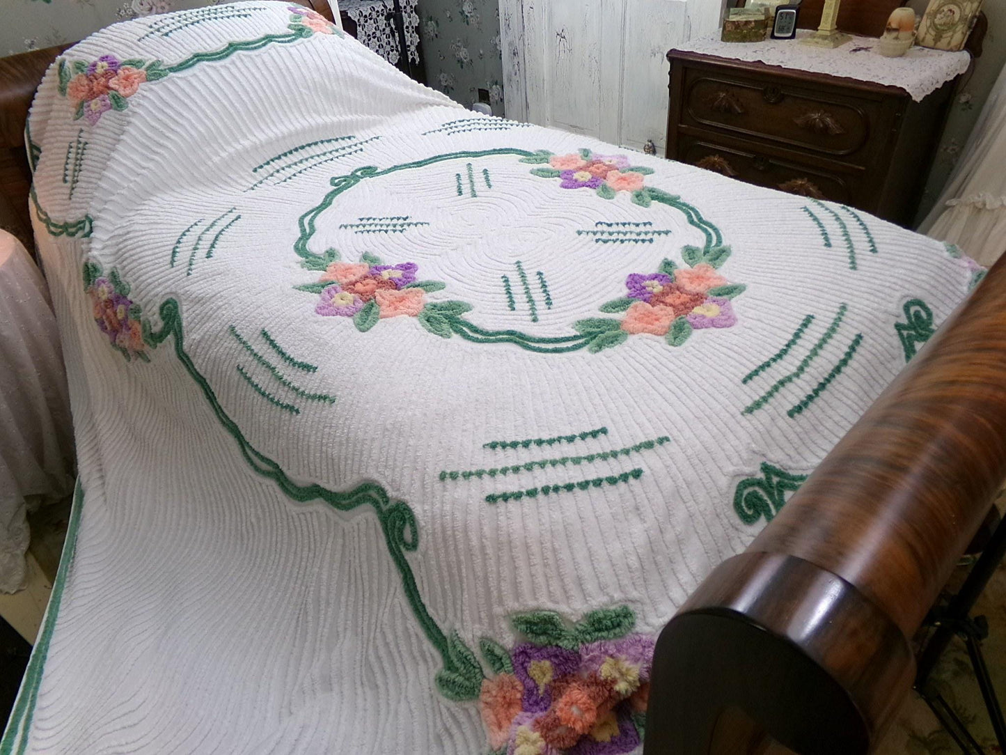 Cottage Style Vintage Chenille Bedspread, White FULL Size Summer Cotton Bedding