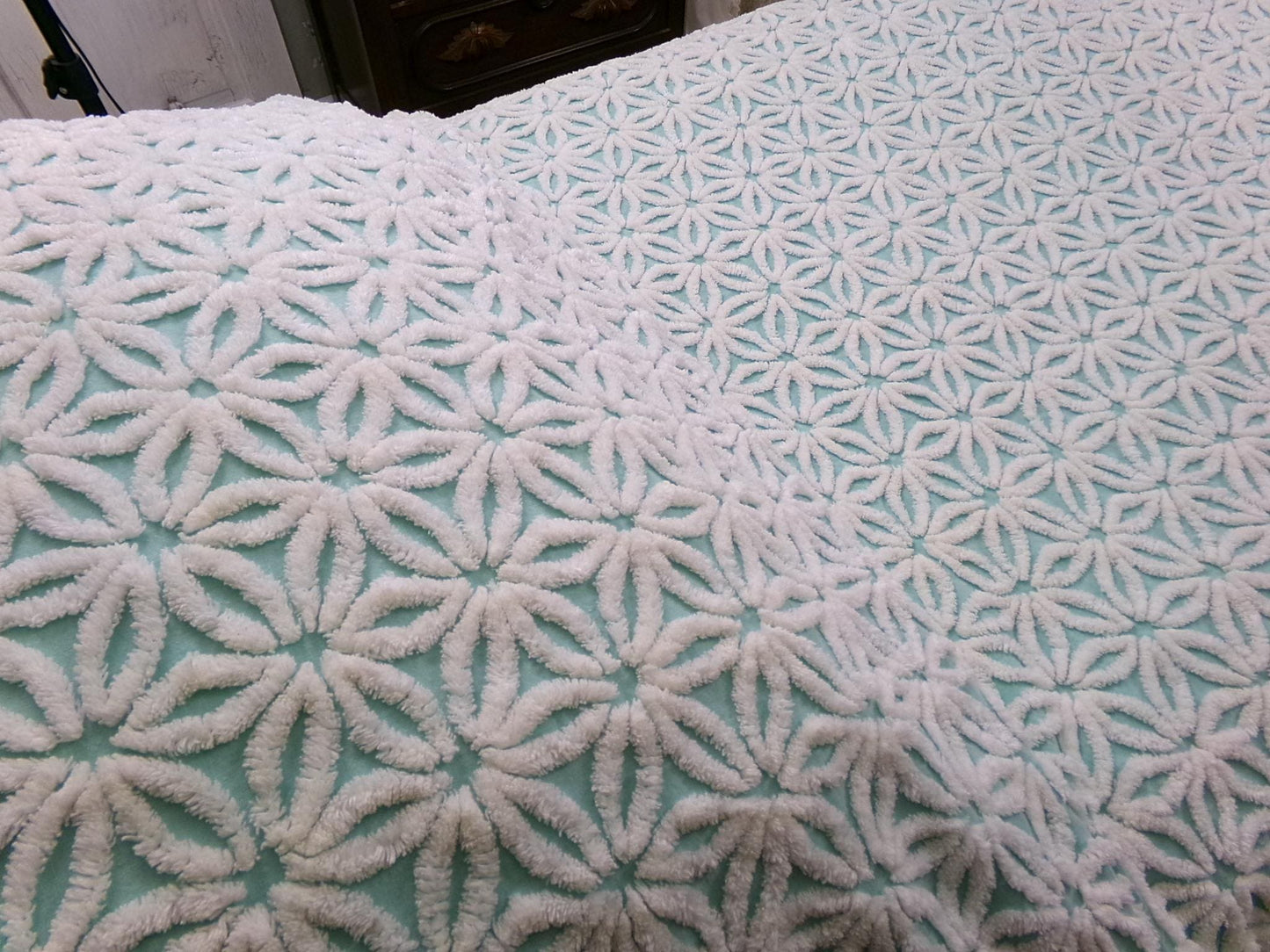 Vintage White Daisy Aqua Chenille Bedspread, Cottage Style Twin Size Bedding