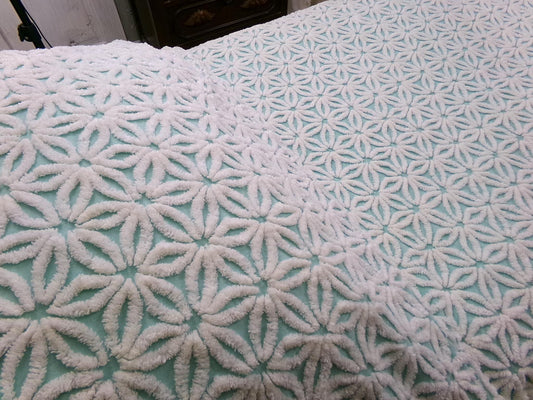 Vintage White Daisy Aqua Chenille Bedspread, Cottage Style Twin Size Bedding