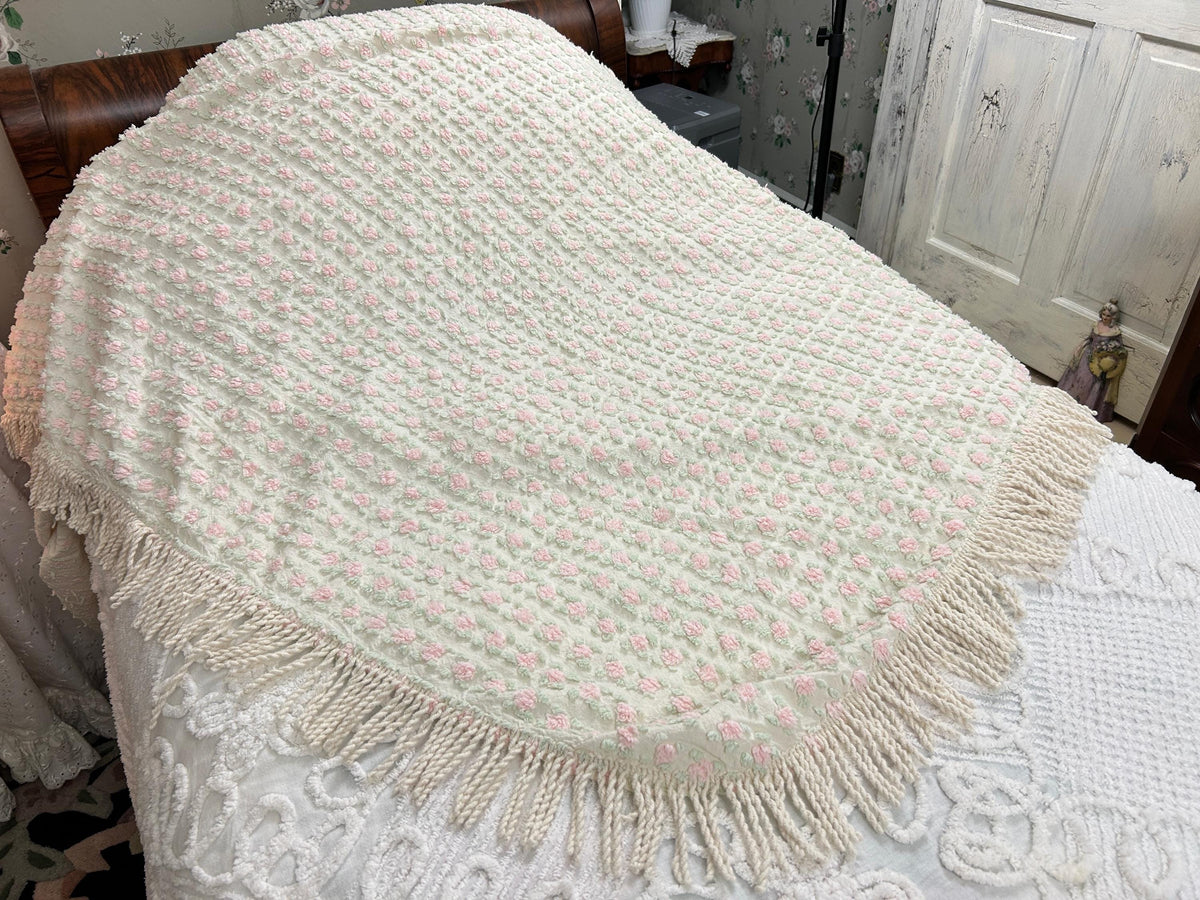 Vintage Pink Rosebud Chenille Bedspread Shabby Cottage Fringe Coverlet Full/Queen