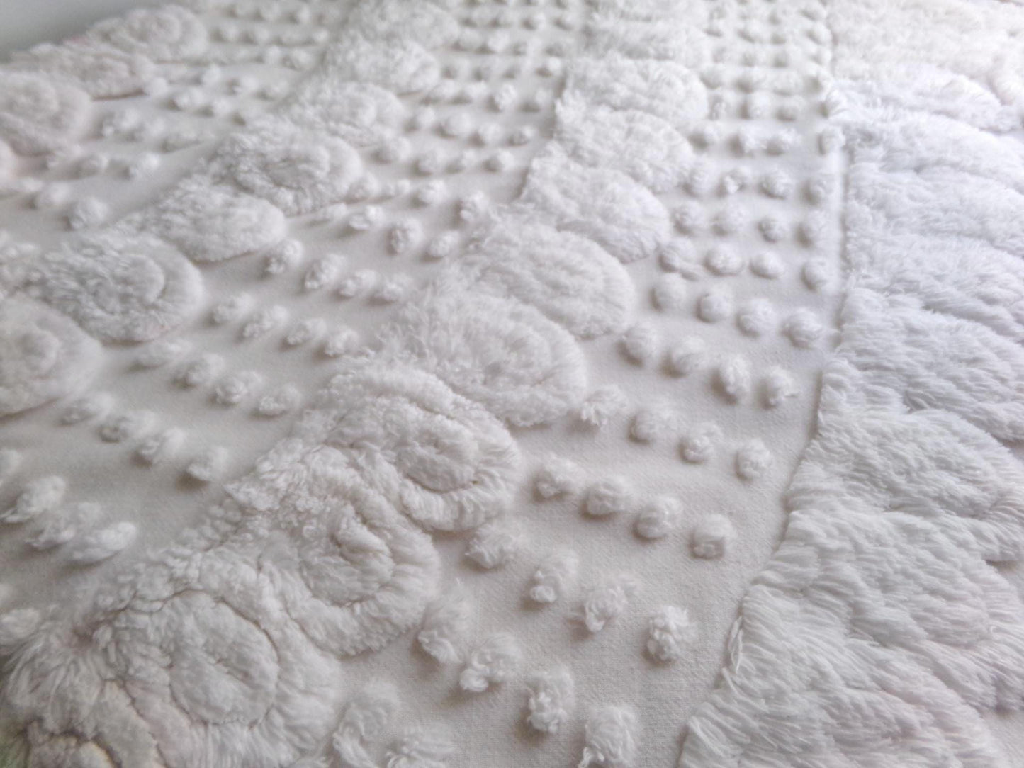 Graceful White Vintage Chenille Bedspread Fabric, Swirl Dot Sewing & Quilt Material, 20" x 27"