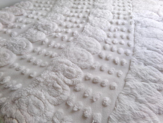 Graceful White Vintage Chenille Bedspread Fabric, Swirl Dot Sewing & Quilt Material, 20" x 27"