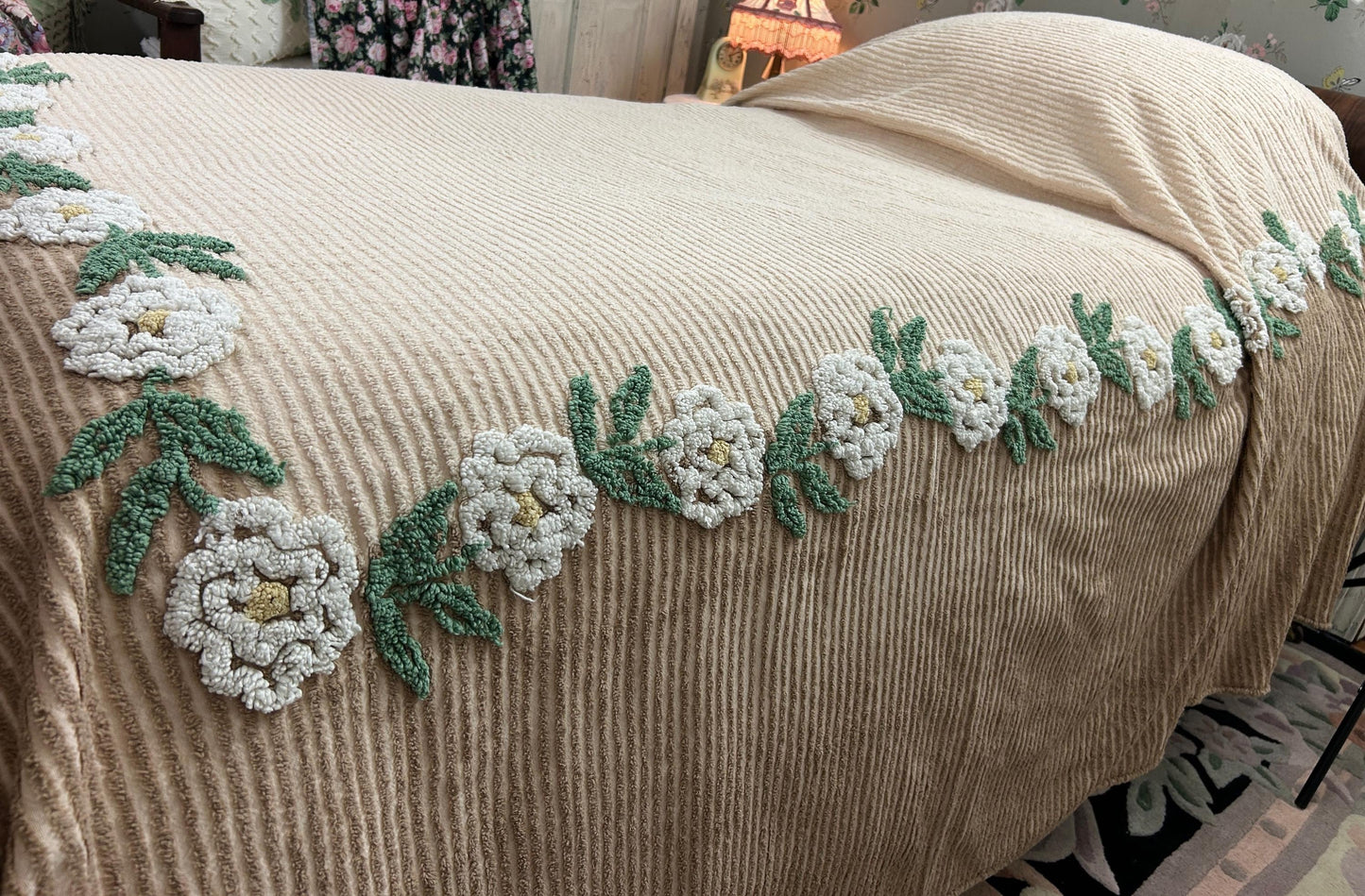 Vintage Chenille Bedspread Neutral Tan White Floral Rose Vine Cottage Farmhouse, FULL Sz
