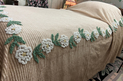Vintage Chenille Bedspread Neutral Tan White Floral Rose Vine Cottage Farmhouse, FULL Sz
