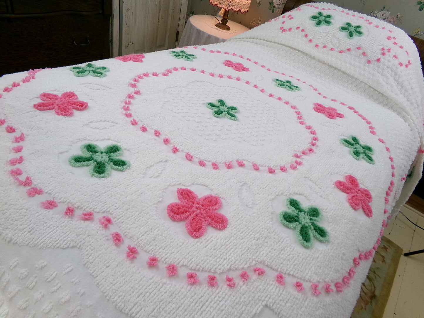Summer Vintage Chenille Bedspread, Candy Floral Wreath on White w/ Accent Fringe, Full Size Cotton Bedding