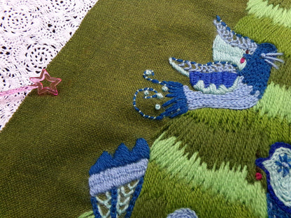 BIRD TREE Crewel Wall Hanging Embroidery Finished Vintage Paragon 0879 Rare Folk Art Birds