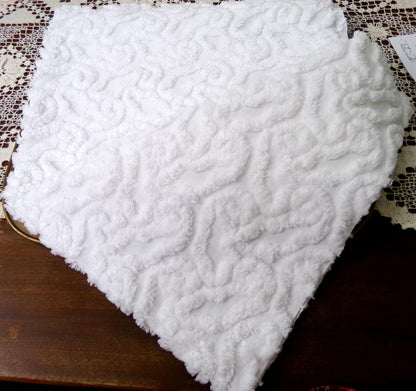 Vintage White Chenille Fabric Interlocking Infinity Eternity Symbol Pattern, 18" x 24"