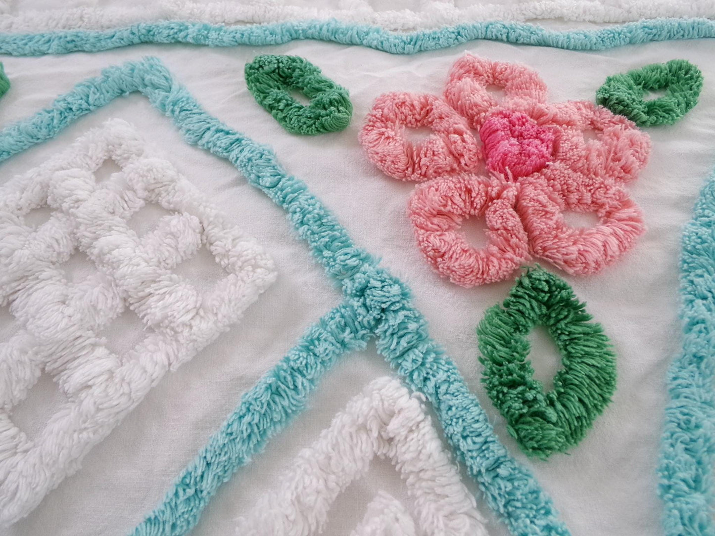 Plush White Vintage Chenille Fabric Cathedral Floral Design 20x24"