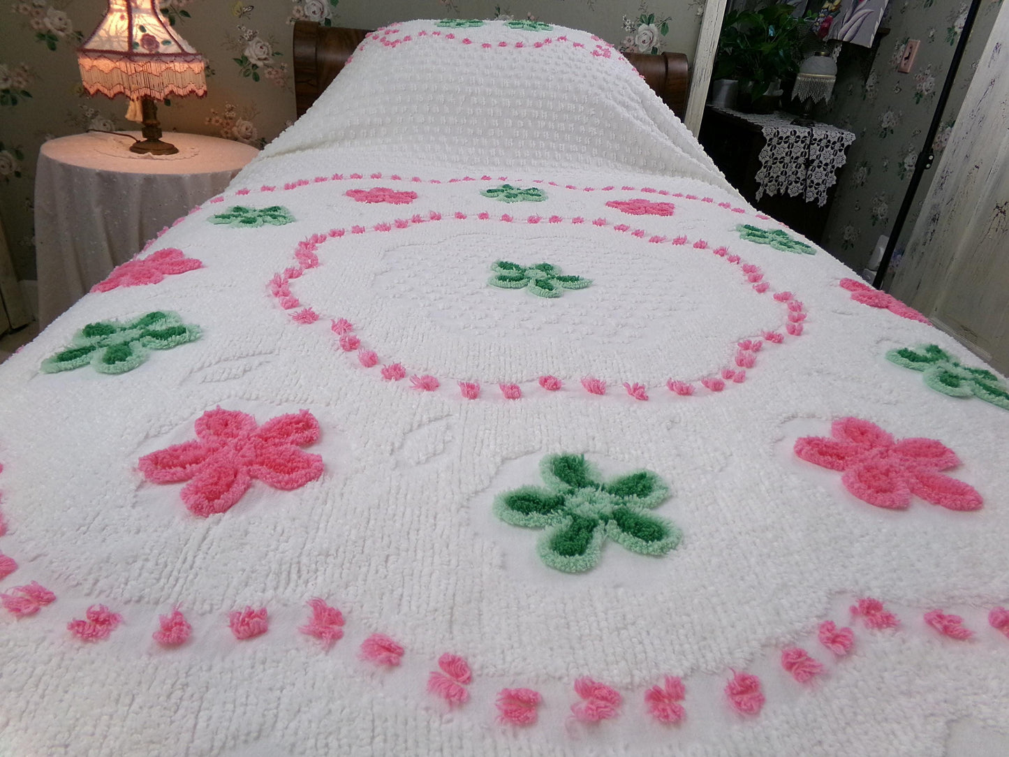Summer Vintage Chenille Bedspread, Candy Floral Wreath on White w/ Accent Fringe, Full Size Cotton Bedding