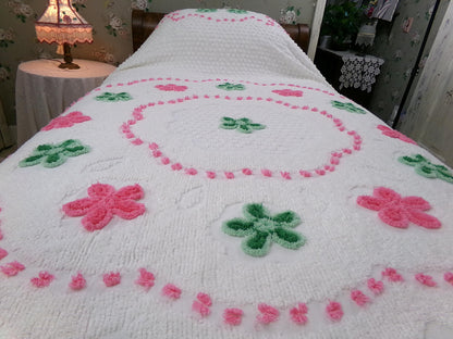 Summer Vintage Chenille Bedspread, Candy Floral Wreath on White w/ Accent Fringe, Full Size Cotton Bedding