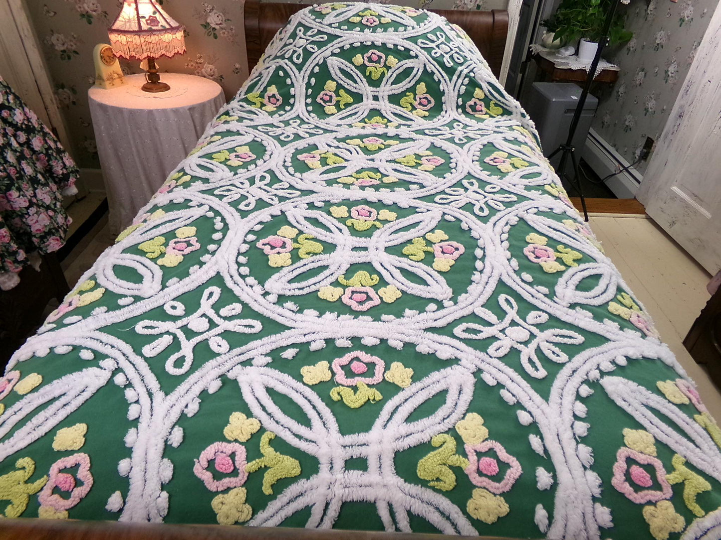 Vintage Chenille Bedspread, Emerald Green Floral Wedding Rings, Accent Fringe, Full