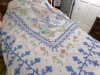 Vintage Boho Chenille Bedspread, Rare Folk Art Fieldcrest Needletuft Tribal Design, Full Size Cotton Bedding