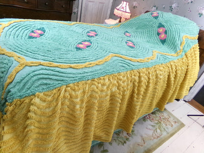 glowing gold & green chenille bedspread with pink roses, attached ruffle skirt sides, twin size vintage cottage style bedding