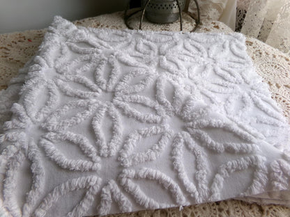modern daisy vintage chenille fabric, versatile white quilt material, 20" x 24" inch piece for sewing, crafts & quilting