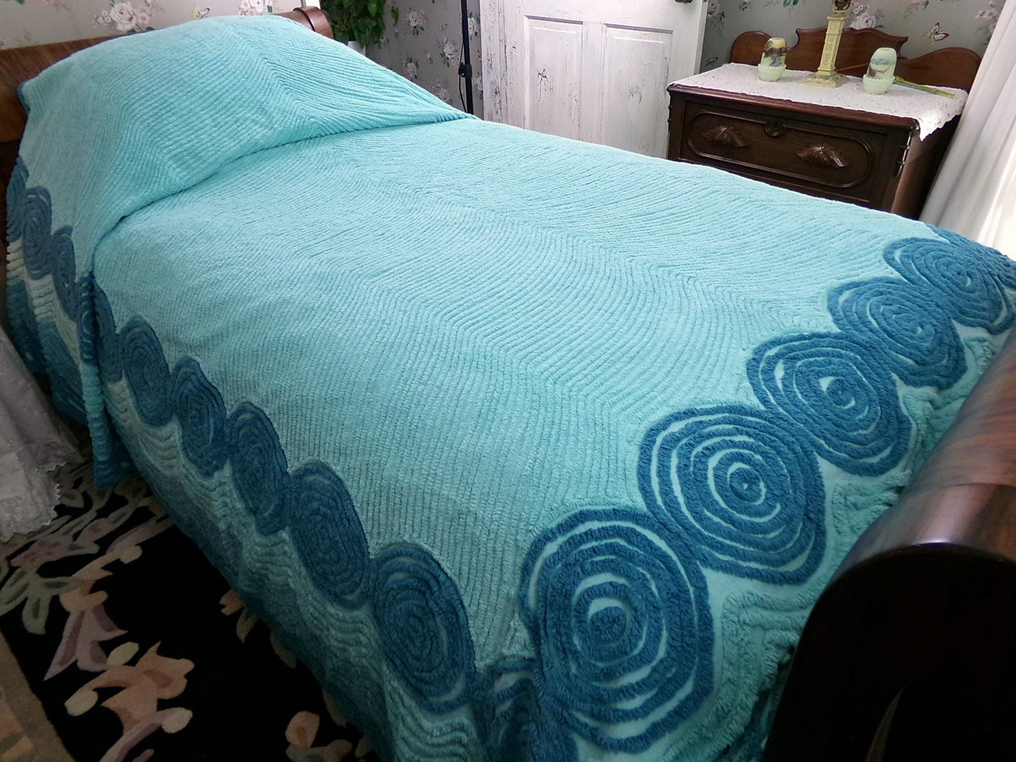 Vintage Chenille Bedspread Dramatic Swirling Waves, Full Size 100% Cotton Bedding
