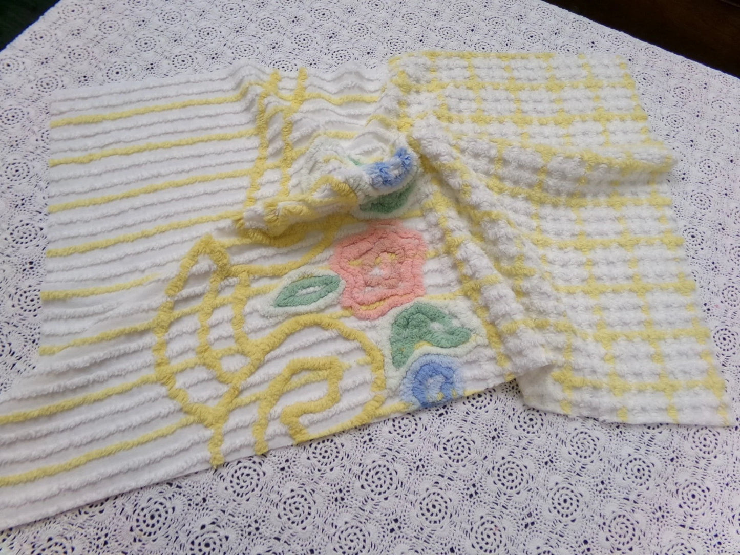 Cottage Chic Vtg Chenille Bedspread Fabric 16x24" Floral Plaid Sewing Material