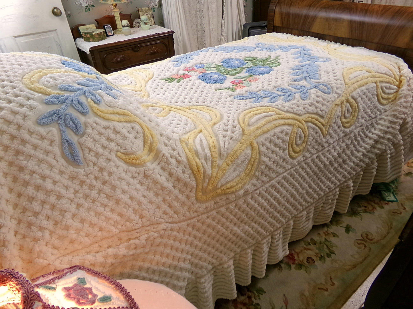 Vintage 1950s Buttercream Floral Chenille Bedspread Heavyweight, Full Size Boxed Fitted Design