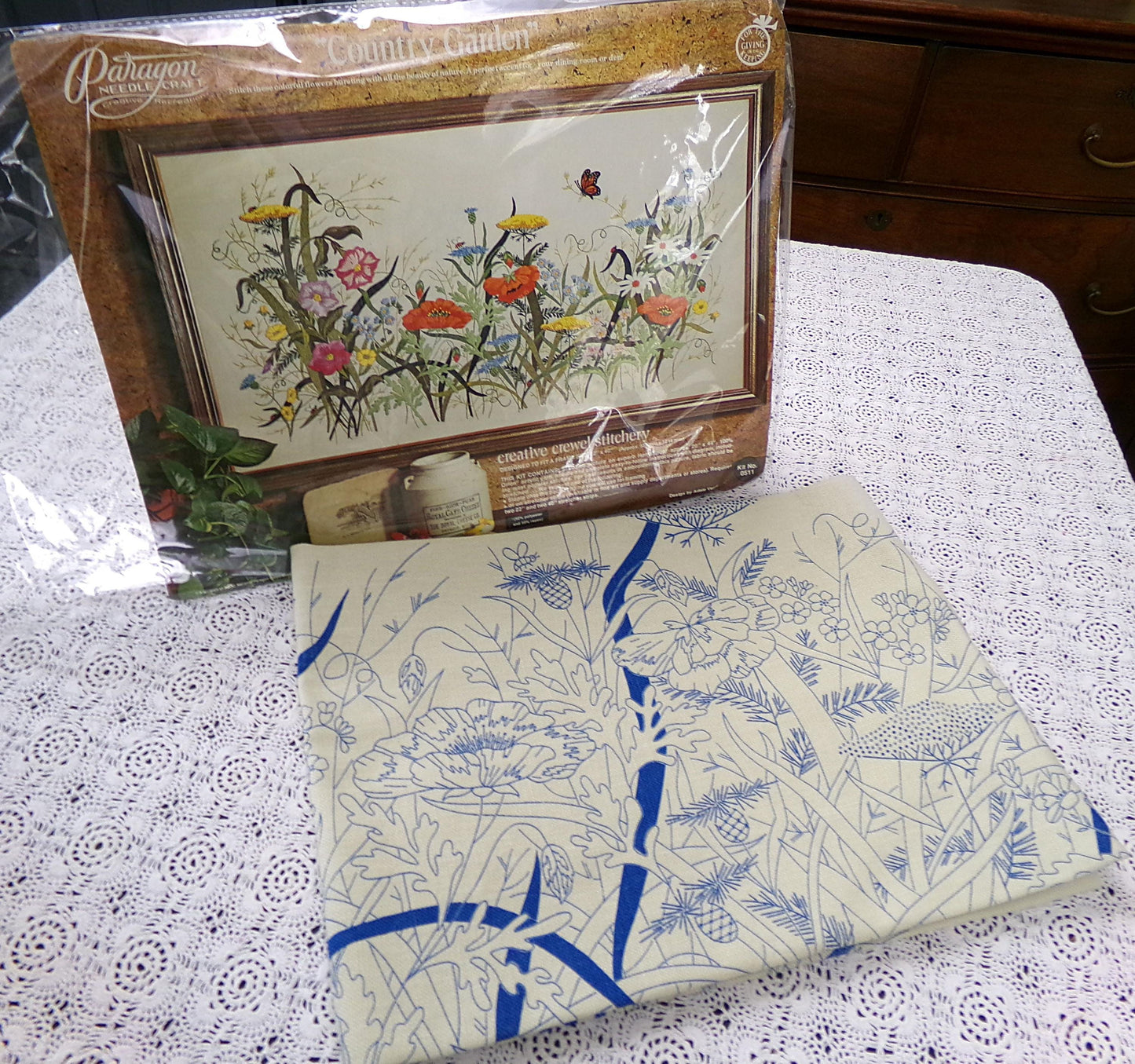 COUNTRY GARDEN Crewel Stitchery Kit, Vintage 0511 Paragon Embroidery Boho Meadow Scene Wall Hanging
