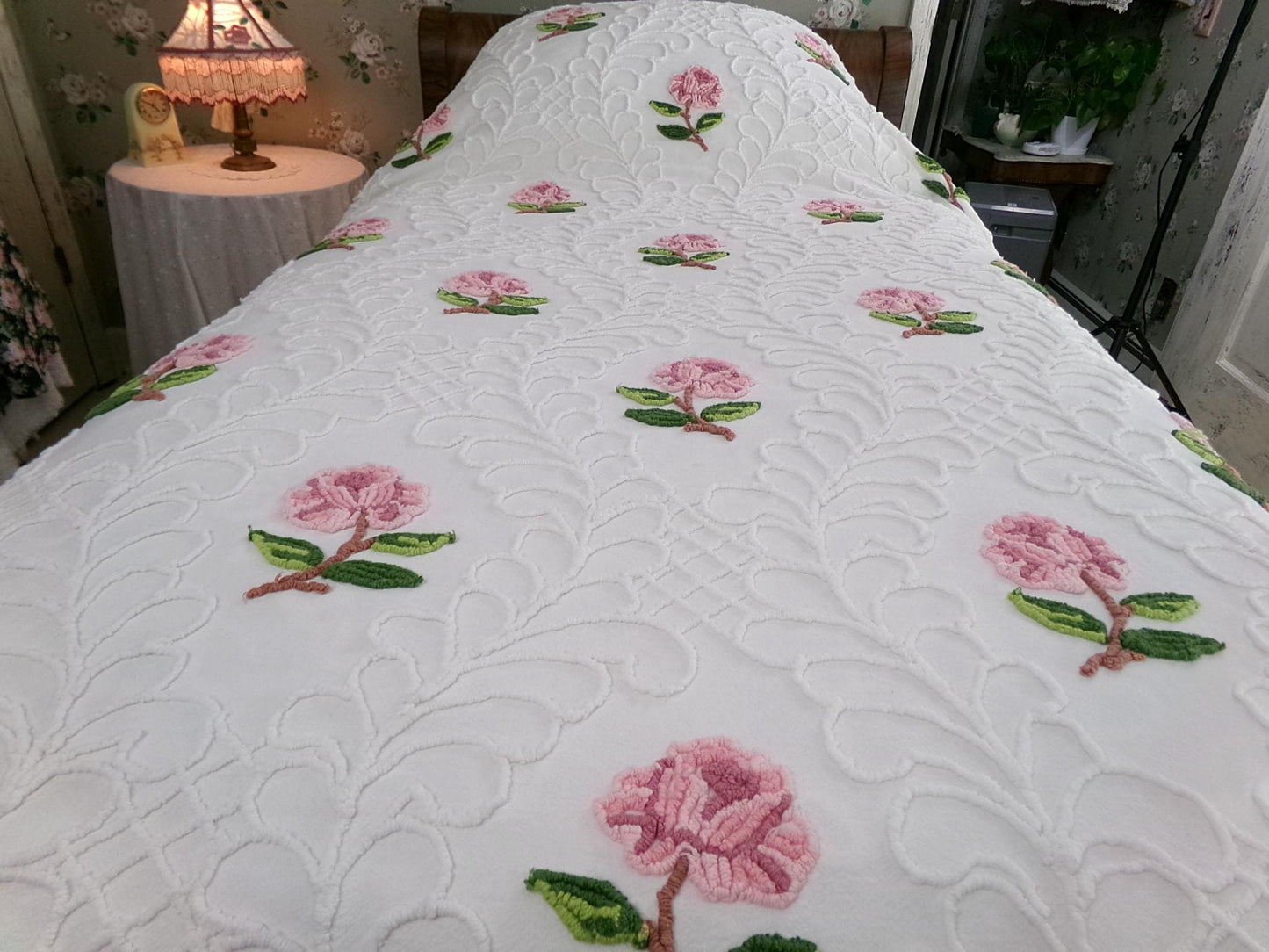 Pink Rose Vintage Chenille Bedspread, White Cotton Full Size Bedding, Accent Fringe