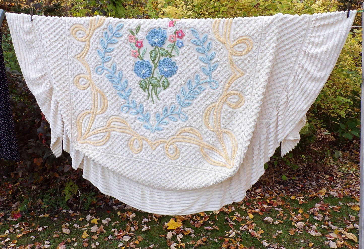 Vintage 1950s Buttercream Floral Chenille Bedspread Heavyweight, Full Size Boxed Fitted Design