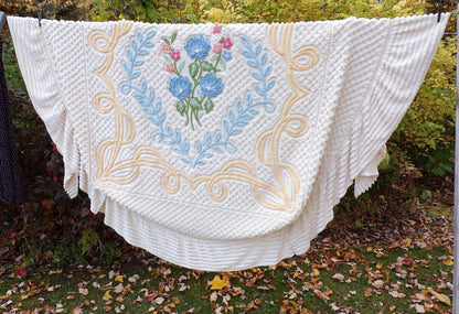 Vintage 1950s Buttercream Floral Chenille Bedspread Heavyweight, Full Size Boxed Fitted Design