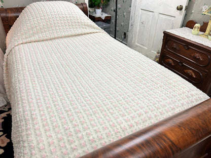 Vintage Pink Rosebud Chenille Bedspread Shabby Cottage Fringe Coverlet Full/Queen